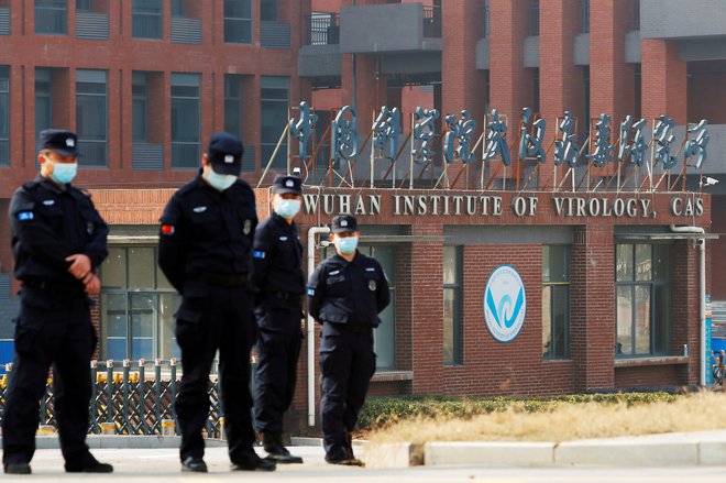 Težko je ugotoviti, ali je točno, da je Bidnov preobrat o izvoru virusa utemeljen na podatkih Dong Jingweia o wuhanskem inštitutu. FOTO: Thomas Peter/Reuters