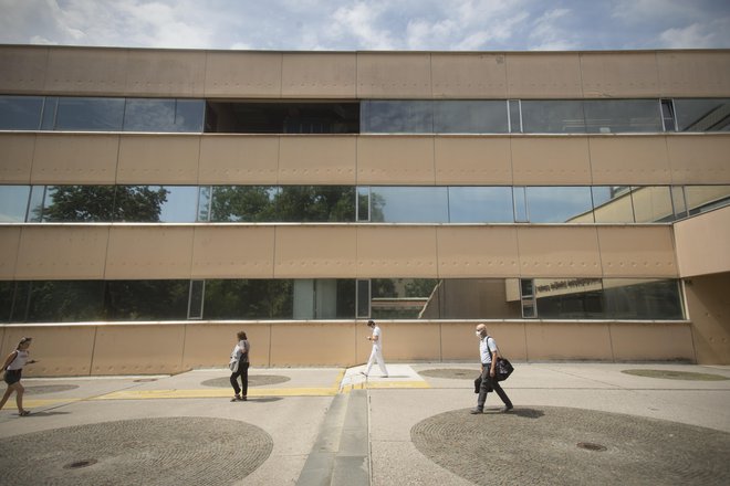 Vodstvi sindikata ljubljanskega UKC in Sindikata zdravstva Slovenije sta se preoblikovali v stavkovna odbora in bosta začeli priprave na napoved ter izvedbo stavke. FOTO: Jure Eržen/Delo