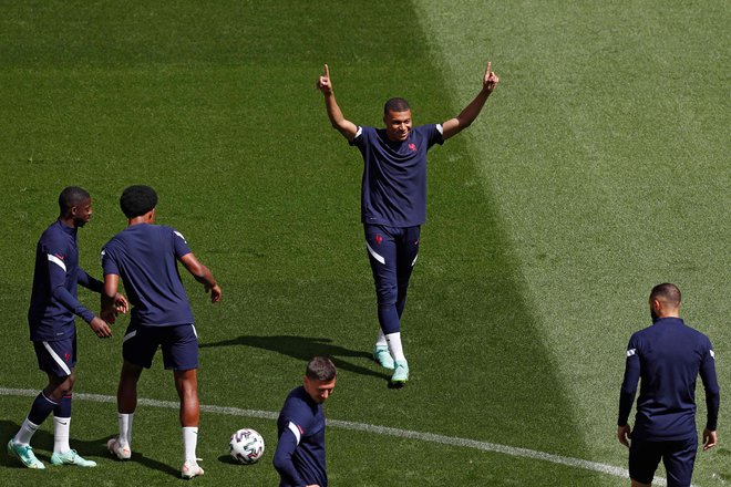 Kylian Mbappe se dobro počuti na Puskas Areni. FOTO: Laszlo Balogh/AFP