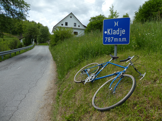 Z maratoncem si bil videti tak kot danes z gravel kolesom, le da je bila balanca res skoraj dvakrat ožja.&nbsp;FOTO: Miroslav Cvjetičanin/Delo