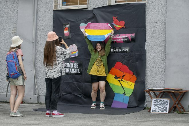 Udeleženci pod geslom Uprimo se zatiranju zahtevajo svobodo, enakopravnost ter brezpogojno spoštovanje človekovih pravic LGBTIQ+ oseb. FOTO: Blaž Samec/Delo