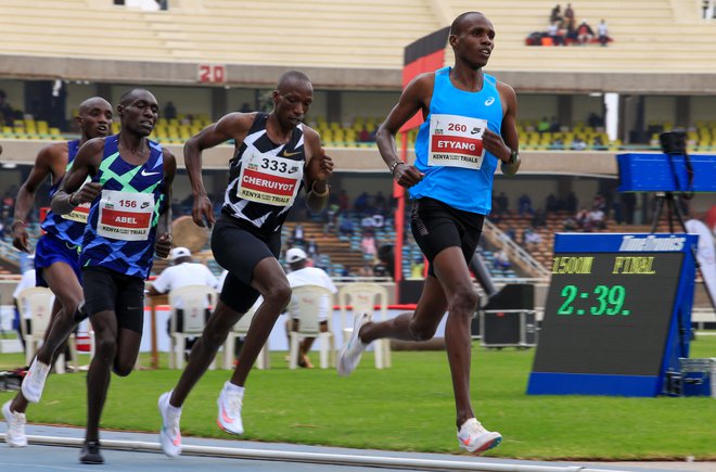 Timothy Cheruiyot (drugi z desne)&nbsp;med preizkušnjo na 1500 metrov. FOTO: Monicah Mwangi/Reuters