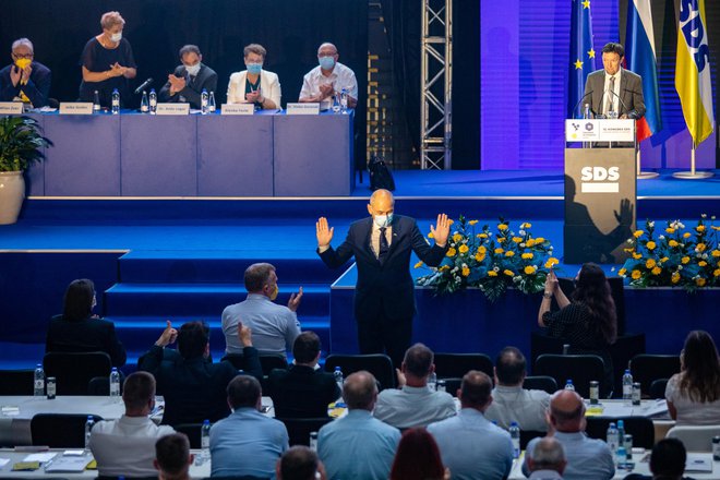 Na sobotnem kongresu stranke SDS so za predsednika devetič izvolili Janeza Janšo. FOTO: Voranc Vogel