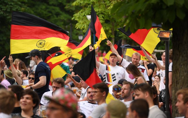 V Nemčijo se je vrnilo nogometno ozračje. FOTO: Andreas Gebert/Reuters