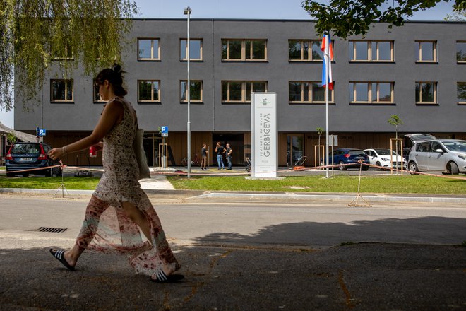 V stavbo na Gerbičevi se bodo poleti vselili prvi mladi najemniki, ki bodo tam lahko ostali največ tri leta. FOTO: Voranc Vogel/Delo