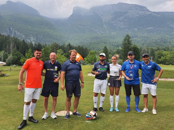 Najboljši v Bovcu (z leve proti desni): Ben Clarke, Nani Matjašič, Aleks Kravanja (predsednik FG Bovec in organizator tekme), Ian Emeršič, Lucia Čermakova, Juraj Gubanij in Matias Perrone. FOTO: Sport klub M