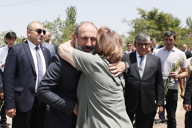 Nikol Pašinjan je na volitvah zmagal, opozicija govori o goljufijah. FOTO: AFP