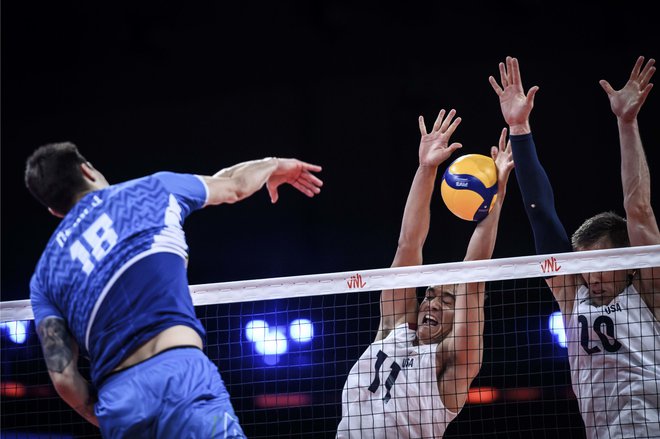 Klemen Čebulj je s soigralci strl odpor reprezentance ZDA. FOTO: FIVB