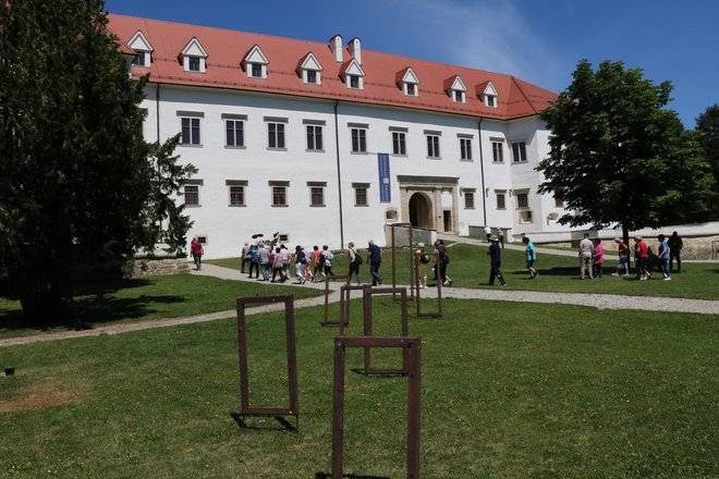 Negovski grad ima vedno več zanimive vsebine in je vedno bolje obiskan. Krambergerjeva spominska soba bo zanimiva dopolnitev. FOTO: Jože Pojbič/Delo