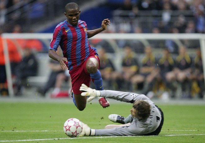 Samuel Eto&#39;o ve, kako igrati ob Lionelu Messiju, zato je prepričan, da bo ob njem učinkovit tudi Sergio Agüero. FOTO: Alex Morton/Reuters