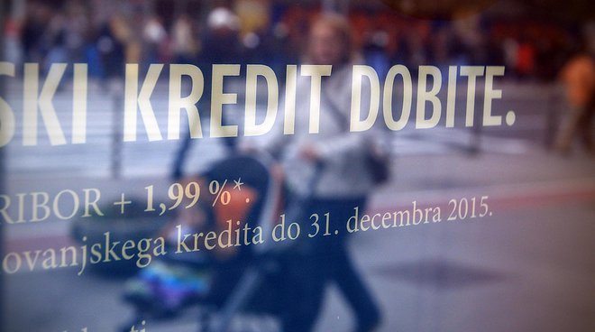 Zveza potrošnikov je&nbsp;že leta 2017 na sodišču vložila zahtevek proti banki Sparkasse zaradi neupoštevanja negativnega euriborja. FOTO: Blaž Samec/Delo&nbsp;