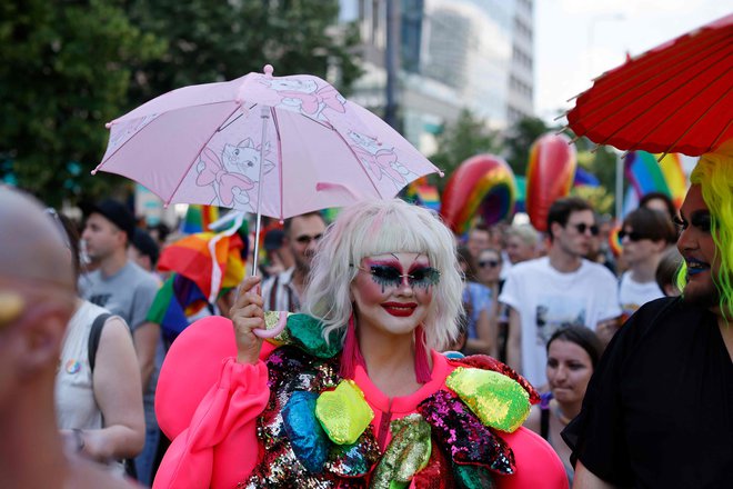 Konec tedna je v Varšavi potekala velika parada ponosa. FOTO: Wojtek Radwanski/AFP