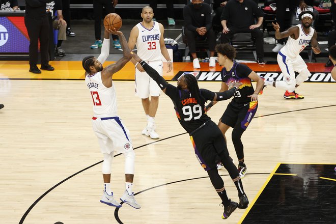 Paul George (levo) je še brez pomoči poškodvanega Kawhija Leonarda ključni mož moštva LA Clippers. FOTO: Christian Petersen/AFP