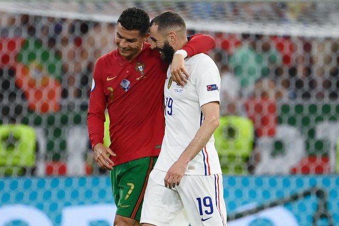 Cristiano Ronaldo in Karim Benzema sta se razšla s prijateljskim izidom 2:2. FOTO: Franck Fife/AFP