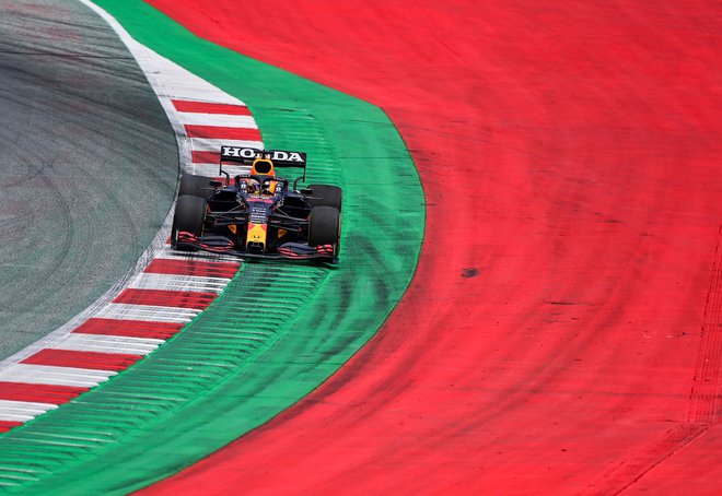 Formula 1 prilagaja koledar dirk in ohlapno napisano še vozi po pravi poti. FOTO: Andrej Isaković/AFP