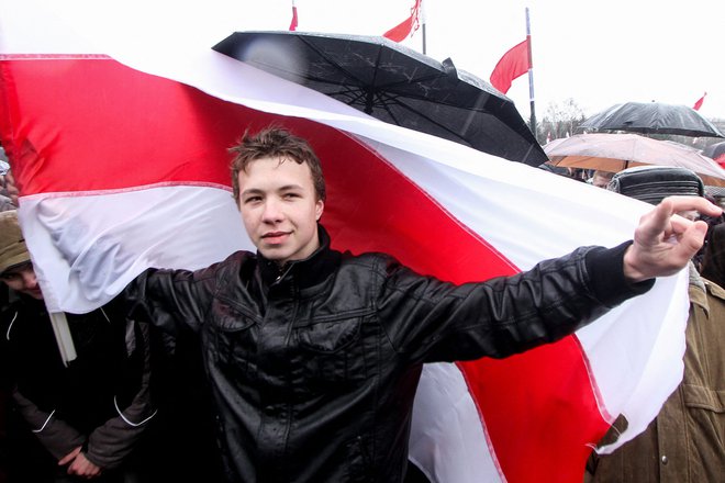 Roman Protasevič na protestnem shodu v Minsku leta 2012. FOTO: Str/Afp