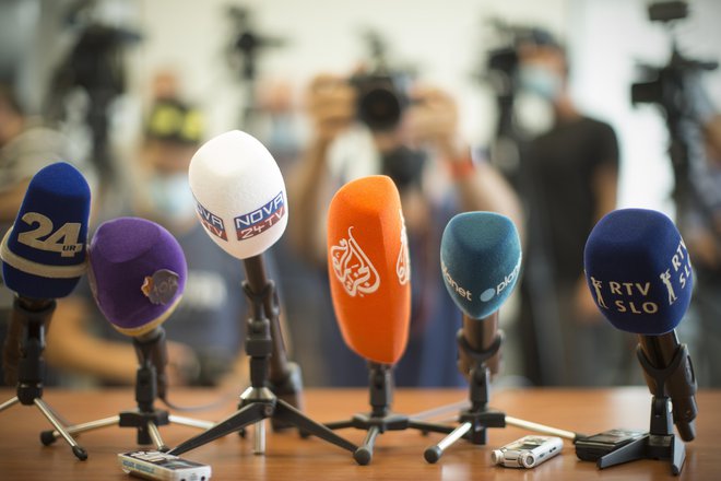 Mednardone organizacije pozivajo slovensko vlado, naj preneha z napadi na novinarje. FOTO: Jure Eržen/Delo