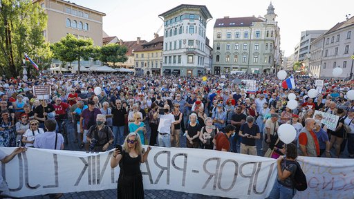 Množični protest proti vladi. FOTO: Jože Suhadolnik/Delo