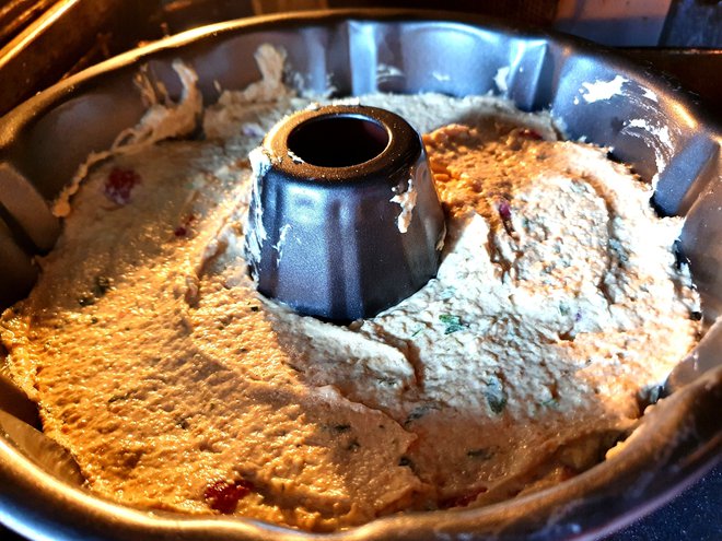 Poletov recept: pehtranov kolač z jagodami. FOTO: Tanja Drinovec