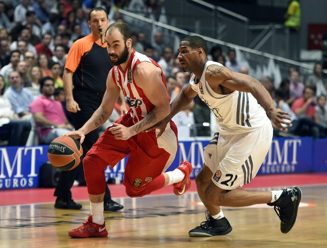 Vassilis Spanoulis (levo) je bil zelo trd oreh za vse tekmečeve branilce. FOTO: Gerard Julien/AFP