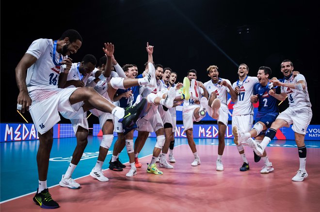 Veselje Francozov po končnem tretjem mestu v ligi narodov. FOTO: Fivb