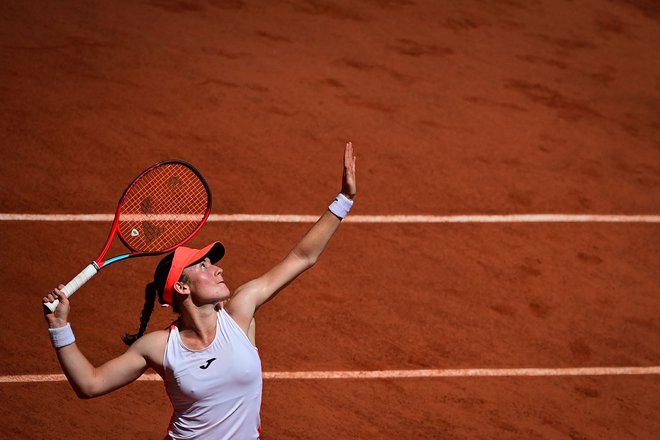 Tamara Zidanšek je navdušila stroko in privržence pred kratkim na Roland-Garrosu, zdaj je na vrsti prestižni londonski turnir. FOTO: Martin Bureau/AFP

