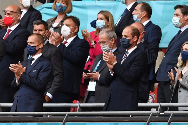 Aleksander Čeferin (spodaj levo) in britanski princ William (spodaj desno) na londonskem Wembleyju. FOTO: Justin Tallis/AFP