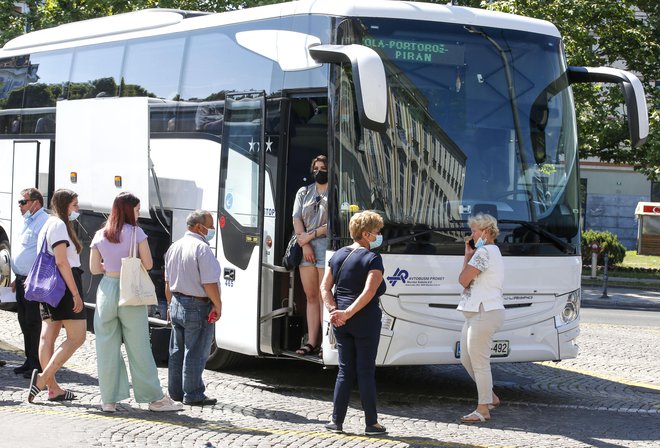 Avtobusna postaja Ljubljana, 28. junij 2021 [avtobusi, potniki, avtobusne postaje, motivi, turizem] Foto Matej Družnik