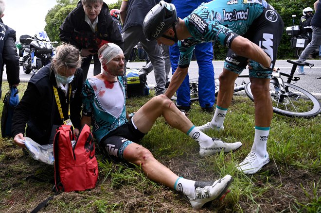 Grozljivi prizori s prve etape so hitro obšli svet. FOTO: Anne-christine Poujoulat/AFP