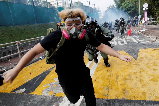 V minulem letu dni, odkar velja ta drakonski zakon, se je Hongkong spremenil bolj kot prej v dveh desetletjih. FOTO: Tyrone Siu/Reuters