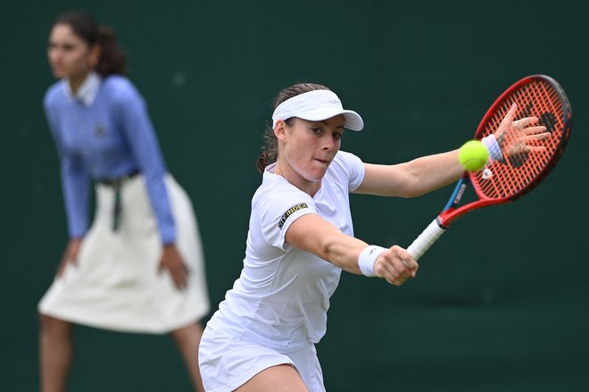 Tamara Zidanšek bo po tem uvodnem porazu med posameznicami v Wimbledonu nadaljevala med dvojicami. FOTO: Glyn Kirk/AFP