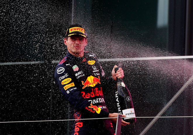 Max Verstappen se v Spielbergu, kjer je že trikrat okusil slast zmage v formuli 1, počuti kot doma. FOTO: Lisi Niesner/Reuters