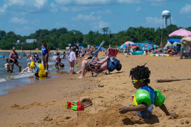 Na severozahodu ZDA imajo nenavadno visoke temperature ozračja in nove vročinske rekorde. FOTO: Jim Watson/AFP