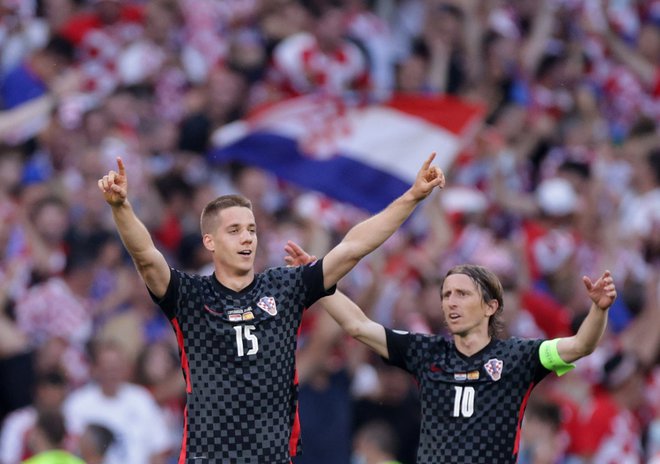 Mario Pašalić je z golom navdušil tudi hrvaškega kapetana Luko Modrića. FOTO: Hannah Mckay/Reuters