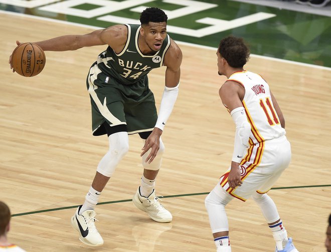 Giannis Antetokounmpo se je izgonil hujši poškodbi, a njegovi nastopi v končnici NBA so pod vprašanjem. FOTO: Patrick Mcdermott/AFP