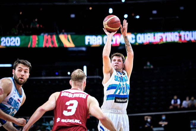 Luka Dončić med tekmo s Poljsko. FOTO: Fiba