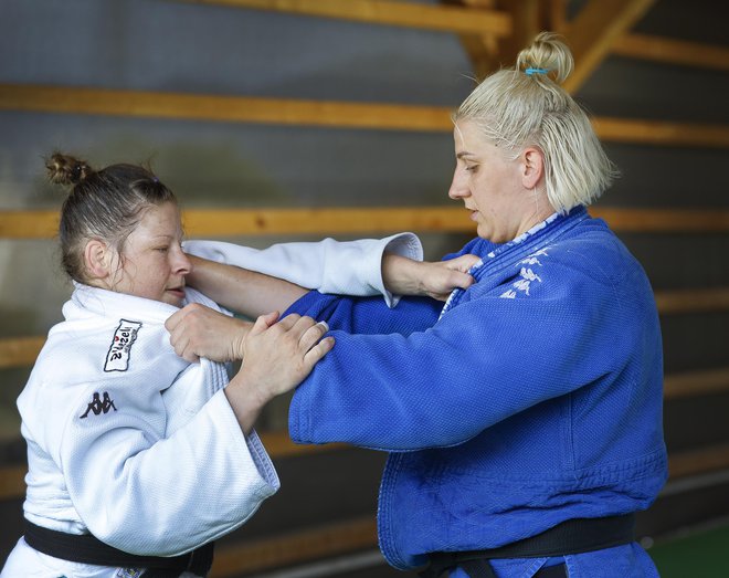 Tina Trstenjak in Ana Velenšek sta na prejšnjih poletnih olimpijskih igrah v Riu de Janeiru navdušili z zlato in bronasto kolajno. Zdaj sta z mislimi že povsem pri Tokiu. FOTO: Jože Suhadolnik/Delo