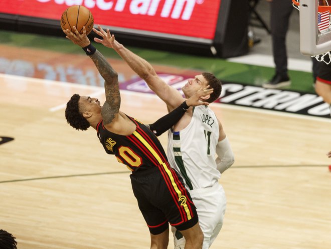 Brook Lopez (desno) je bil najučinkovitejši igralec 5. tekma konferenčnega finala lige NBA med Milwaukeejem in Atlanto. FOTO: Jeff Hanisch/USA Today Sports