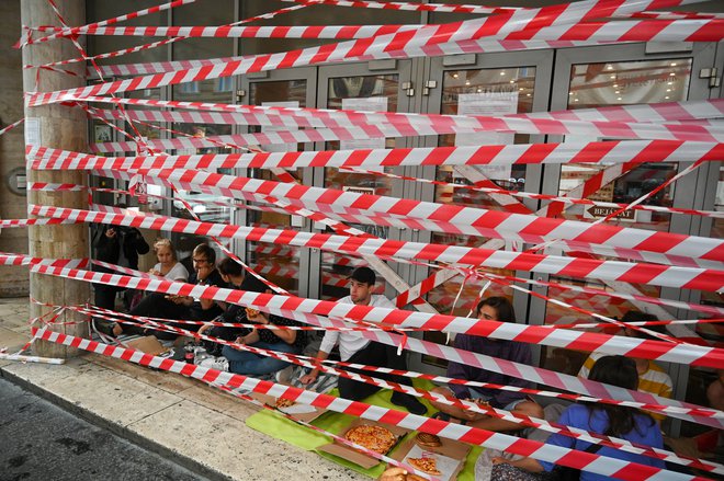 Na delu je tisto, kar v filozofiji imenujemo šibkost mišljenja. FOTO: Attila Kisbenedek/AFP