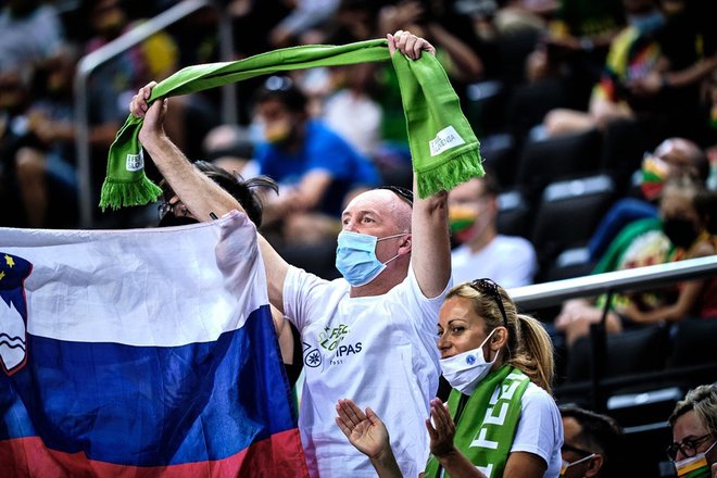 Slovenija uživa v Litvi tudi podporo navijačev. FOTO: Fiba