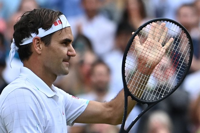 Roger Federer med proslavljanjem sobotne zmage. FOTO: Ben Stansall/AFP