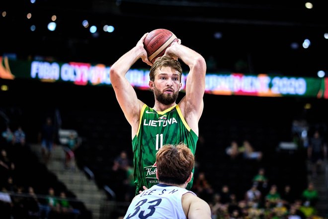 Domantas Sabonis (na fotografiji) med zadnjo tekmo prvega kroga tekmovanja z Južno Korejo. FOTO: Fiba