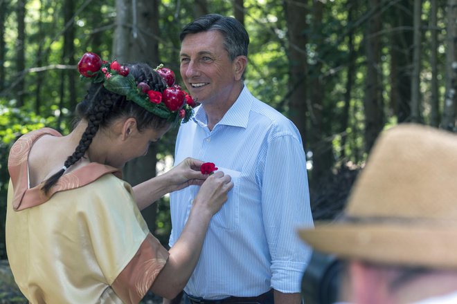 Borut Pahor pravi, da smo se vsi, predvsem pa politiki, dolžni vzdržati besed, ki bi jih kdo razumel kot žaljive. FOTO: Boris Keber