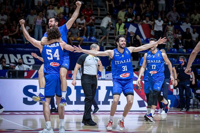 Italijani so presenetili Srbe v Beogradu in se zasluženo uvrstili na olimpijske igre. FOTO: FIBA.basketball