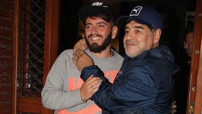 Diego Maradona in njegov sin Diego Maradona ml. (levo) sta se zbližala šele v zadnjih letih živjenja slavnega nogometaša, ki je umrl lani. FOTO: Marca.com