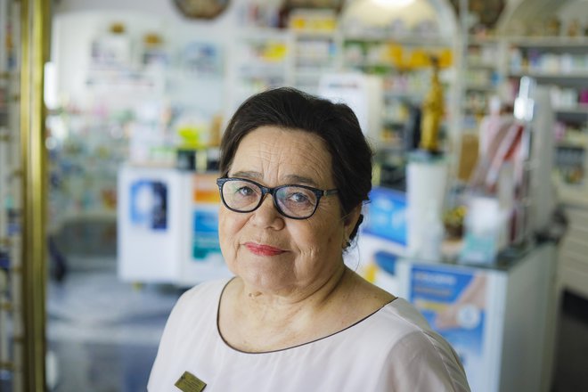 Poznavanje homeopatije človeku zelo razširi obzorje, na stvari se da pogledati tudi s povsem drugega zornega kota, pravi Breda Drenek Sotošek. Foto Jože Suhadolnik
