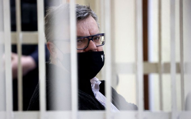 Viktor Babariko je bil obsojen na dolgo zaporno kazen. FOTO: Oksana Manchuk/AFP