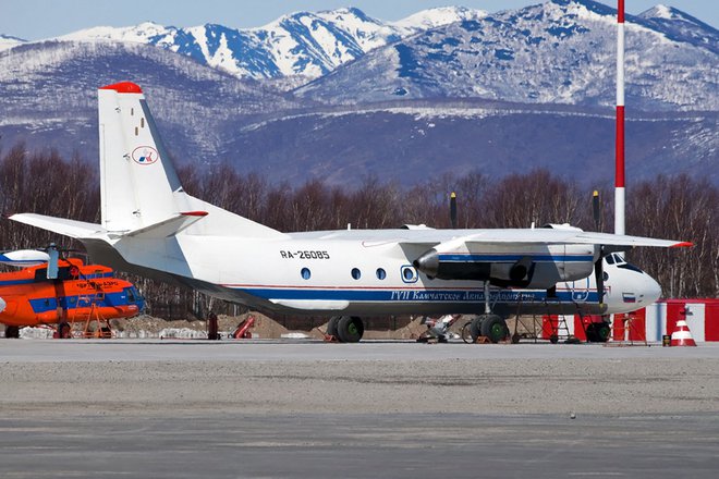 Letalo, ki je strmoglavilo, je bilo staro skoraj 40 let. FOTO: AFP