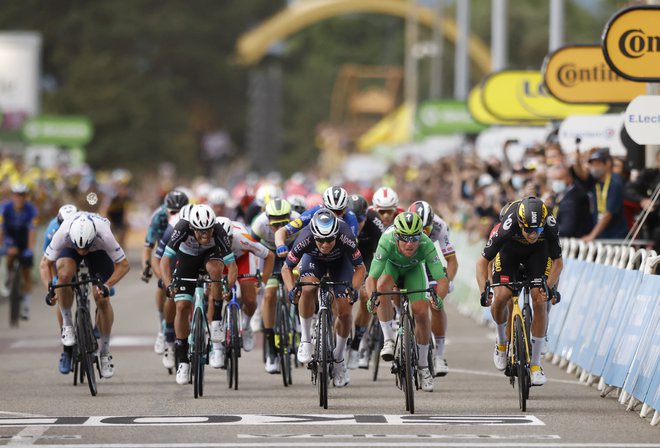 Fantastično izpeljan šprint moštva Deceuninck-QuickStep. FOTO: Stephane Mahe Reuters