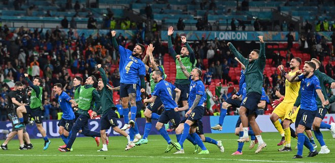 Veselje Italijanov v Londonu. FOTO: Justin Tallis/AFP